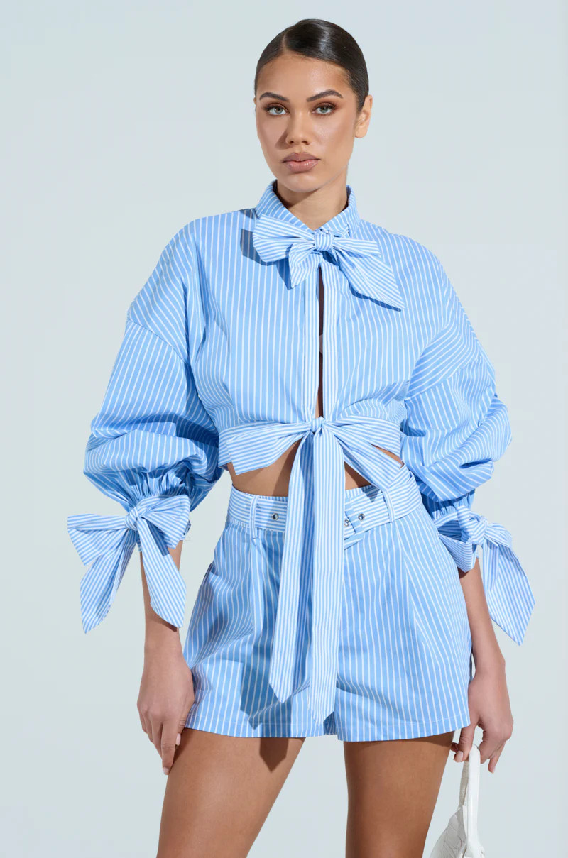 CLEAR AS THE SKY BLOUSE | AKIRA