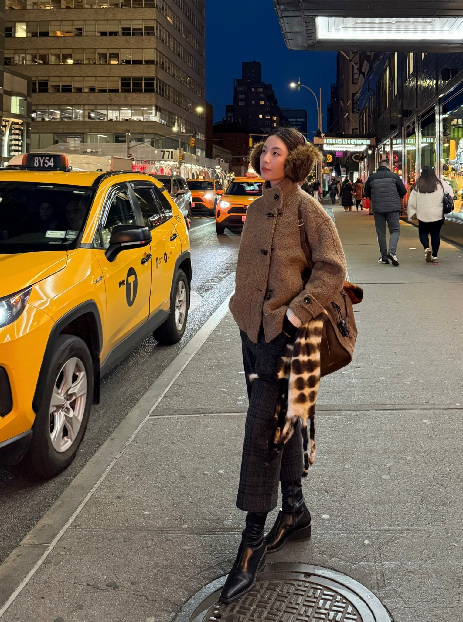  Wrapped in warm tones 🤎

Coat @petitestudionyc - size xs
Cardigan @moco_official - size s
Pants @goelia - size 25

#LTKpetite #LTKstyletip #LTKwinter