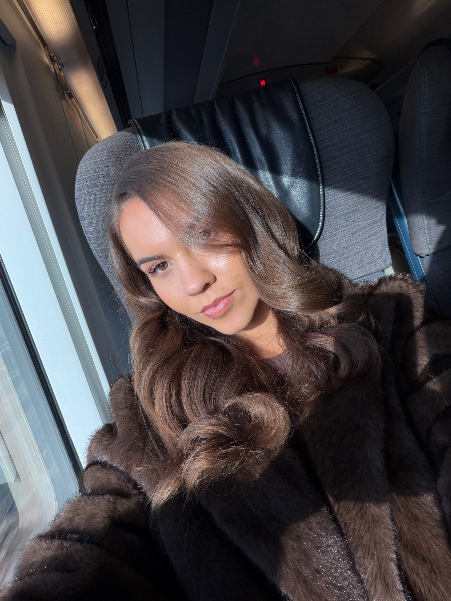 Updated hair routine… 

@no98beauty hair mask before shampooing 
@lorealparis Elvive growth shampoo + conditioner 
@k18hair molecular repair oil before drying 
Growth serum (I’m trying a new one will share soon)
@kerastase_official ultime elixir before my heatless curler on my dry hair
@eternalmusehair  quintessence spray + heatless curler 

Sleep in heatless curler overnight, take out in morning and use another pump of @kerastase_official ultime elixir to loosen the curls. The curls last 2-3 days with this method!! 

Trying to wash my hair every other day now, but if I can’t the @k18hair air wash dry shampoo is an absolute game changer. Best dry shampoo in the world!!
