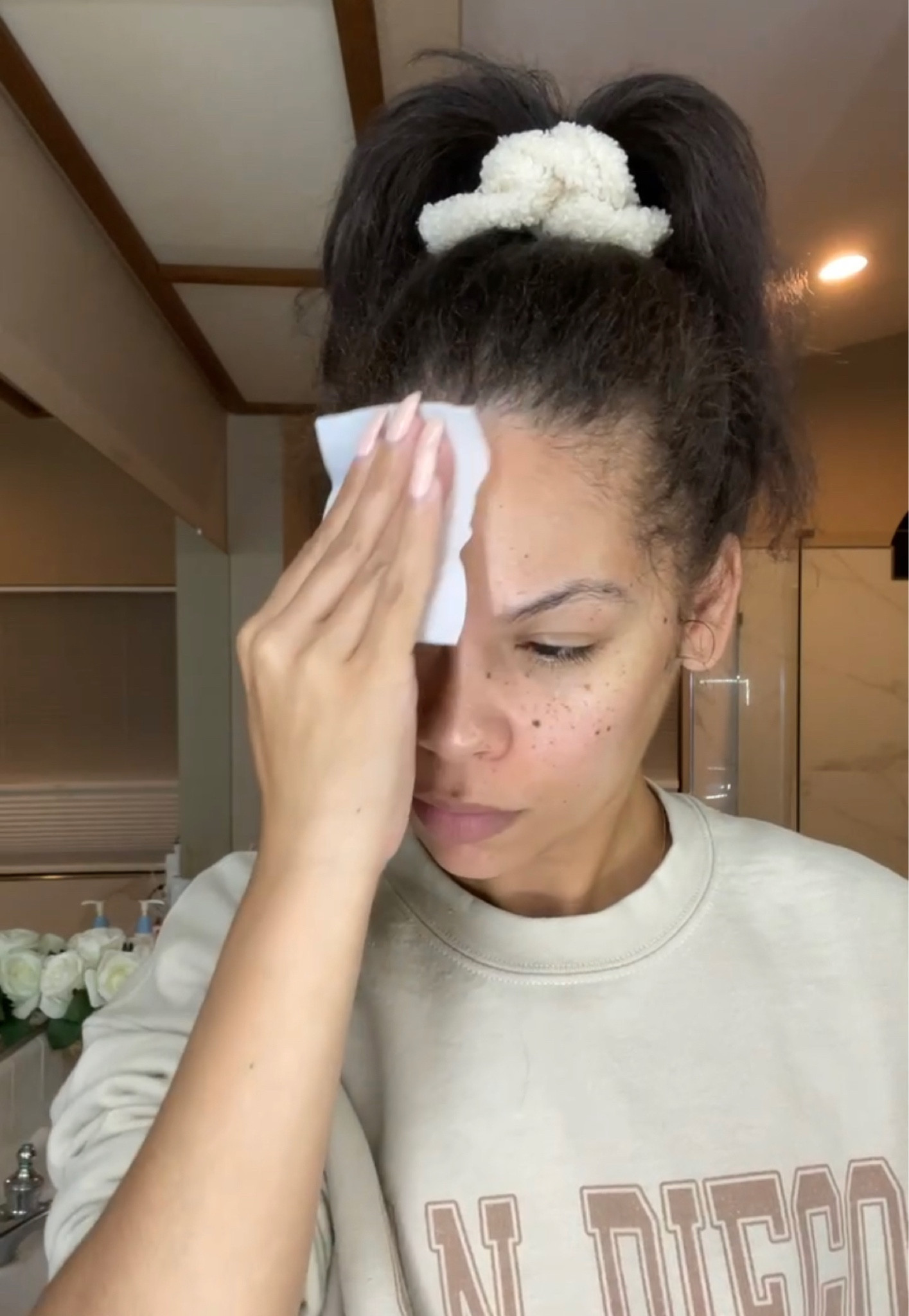 Currently my favorite at-home gentle exfoliating pads I use once or twice a week. Dermatologist tip: the nights I use one of these wipes I DO NOT use my retinol. @bluemercury @m61skincare

#LTKbeauty