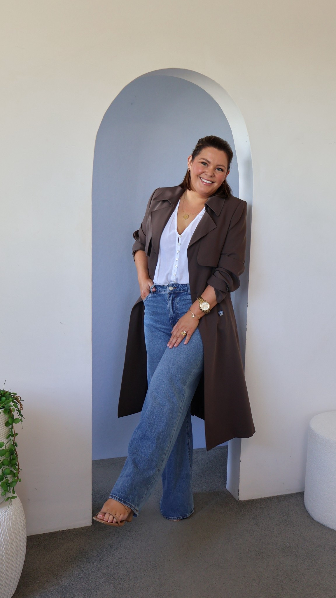 Chocolate Trench - wearing 16 
Exact trench linked Delilah. 
Similar options also linked 

#LTKmidsize #LTKaustralia #LTKplussize