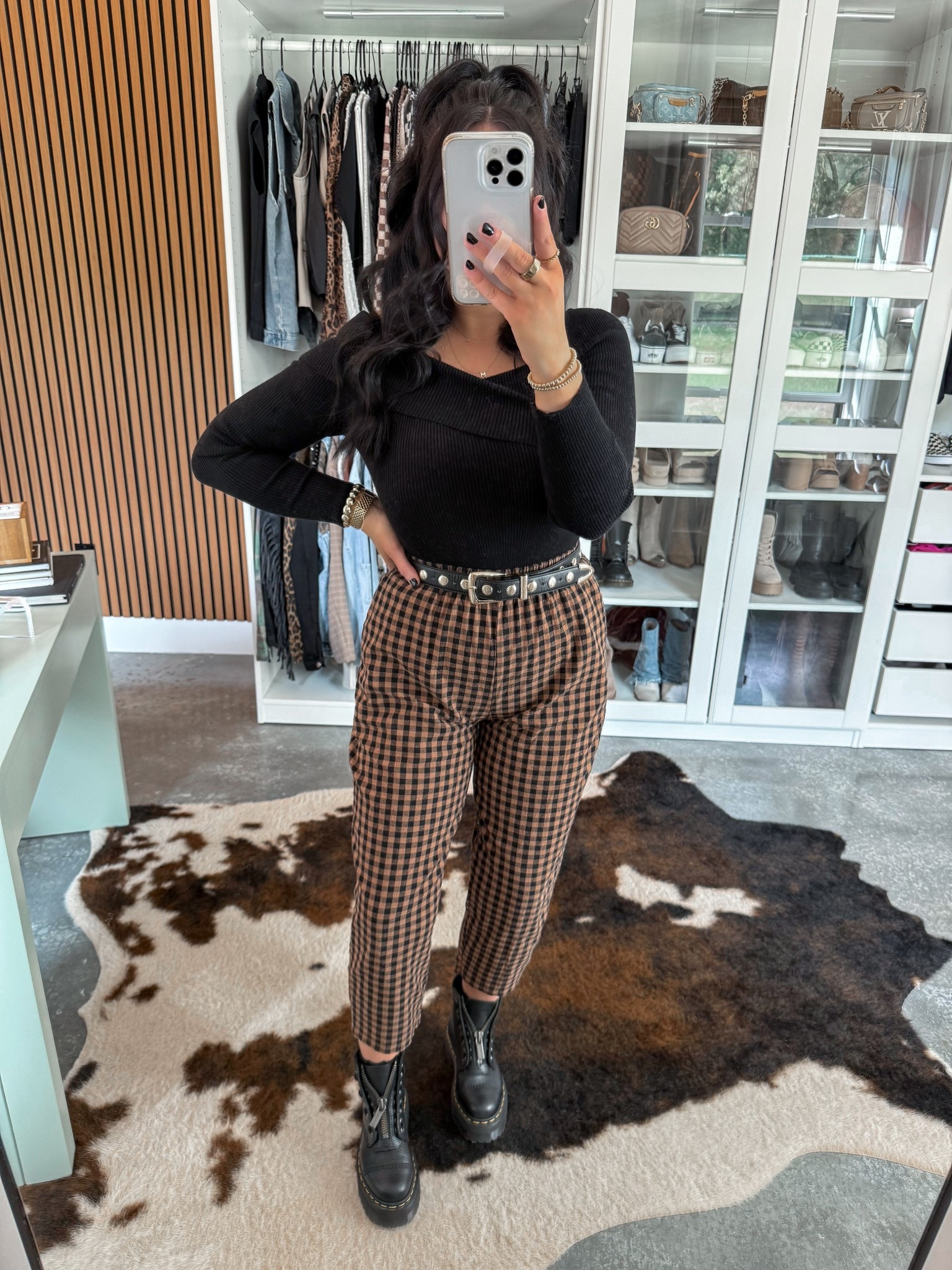 Edgy Thanksgiving Outfit 🖤

Top - xs (I sized down one so that it was tighter and laid nicely/didn't bulk up under these pants!)
Pants - small (part of a set!)
Belt - 27-31

*You can use my code meghan20 on the allie + bess site to save some money!

If you want an edgier option for Thanksgiving - I got you! 👏🏼 I styled this asymmetrical off the shoulder sweater top with these brown and black plaid pants & finished this look with a studded belt & my platform docs. 🖤



#LTKShoeCrush #LTKFindsUnder100 #LTKHoliday
