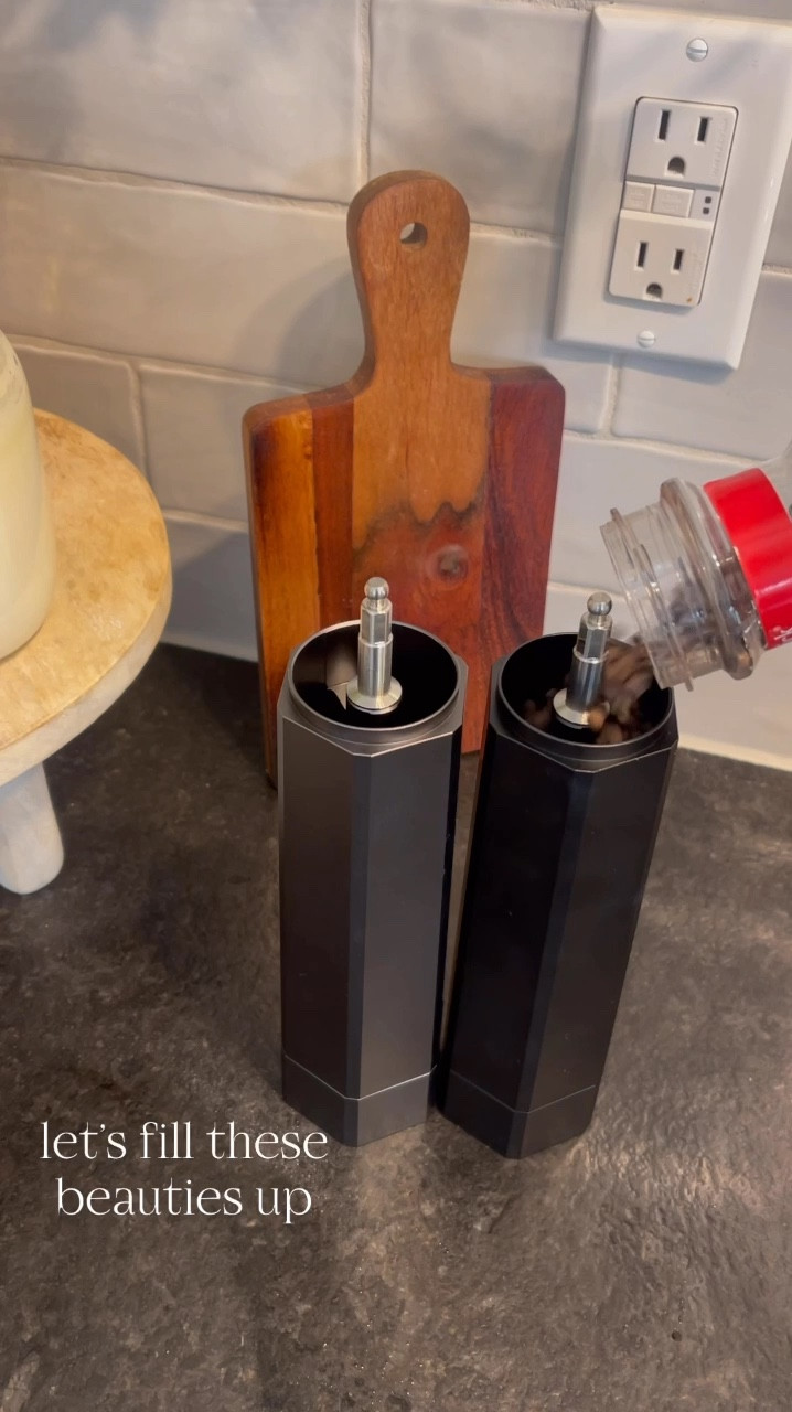 The most precise & stunning salt & pepper mills from @hexclad ! 

Shop the links below 👇🏻 

#hexclad
#cookware

#LTKSummerSales #LTKVideo #LTKFamily