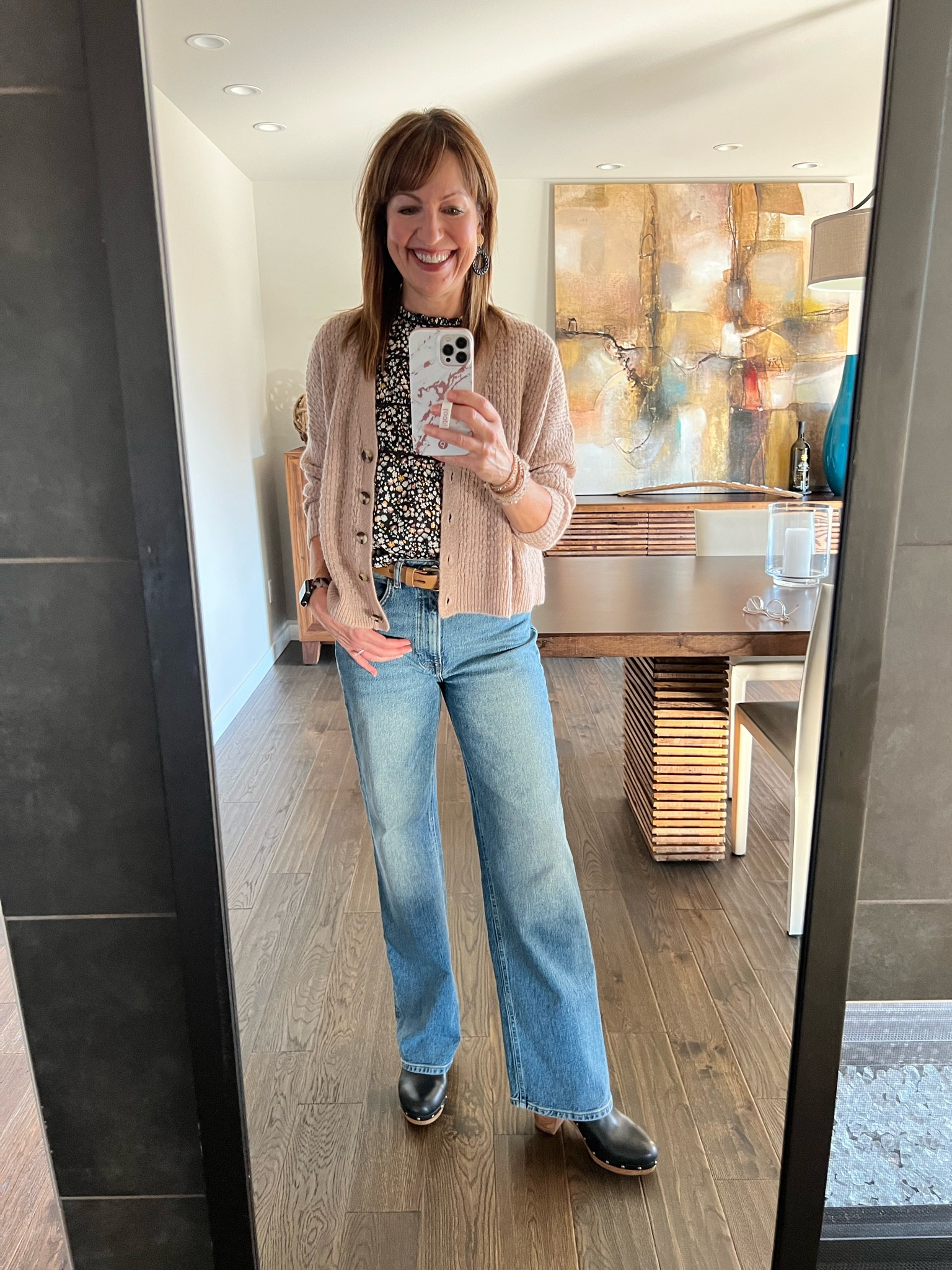 houseofleoblog on LTK  Wide leg jeans outfit, Petite flare jeans, Trendy  fashion outfits