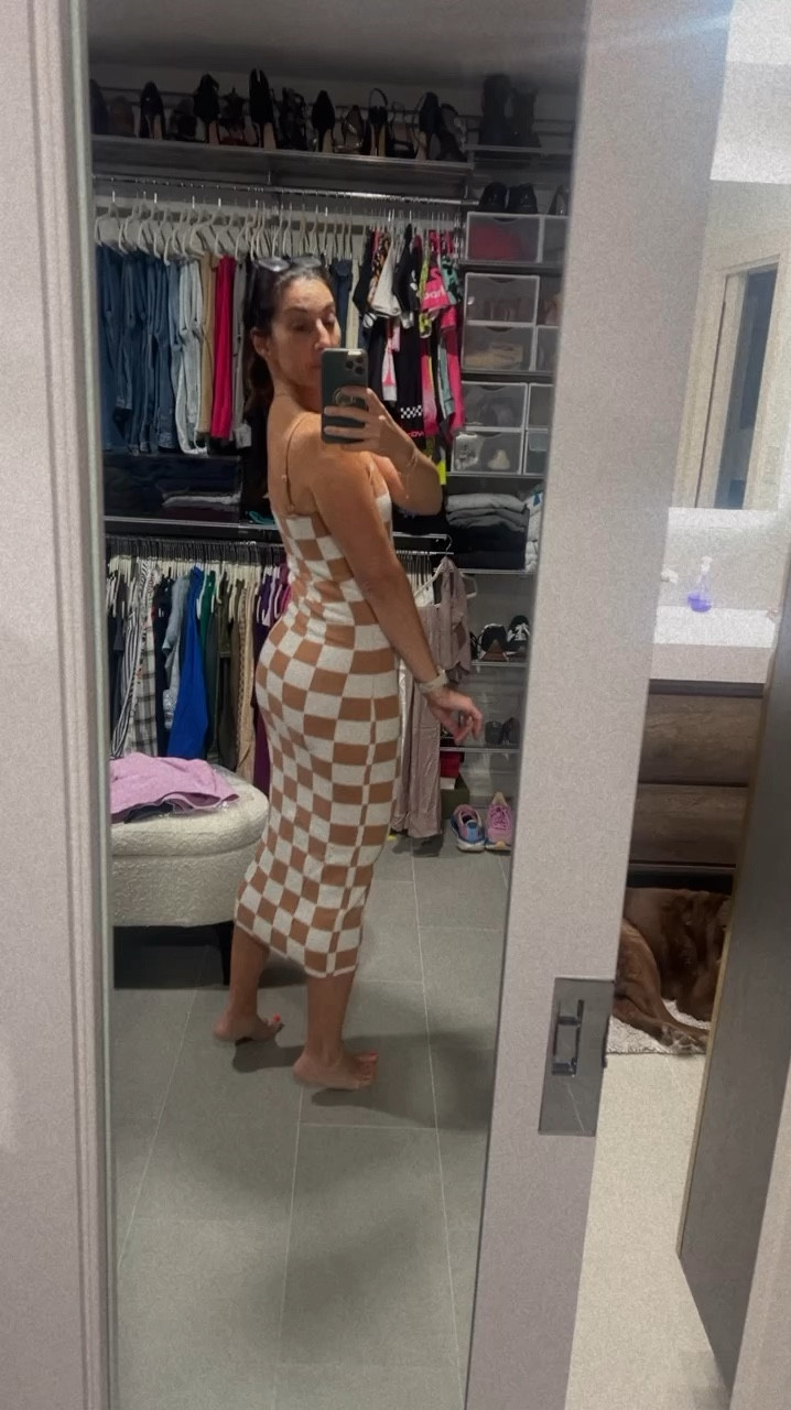 Loving how soft this and the adjustable straps are 👌🏼 (easy to pack too!)

#vacationdress 🏁

#LTKOver40 #LTKVideo #LTKFindsUnder50