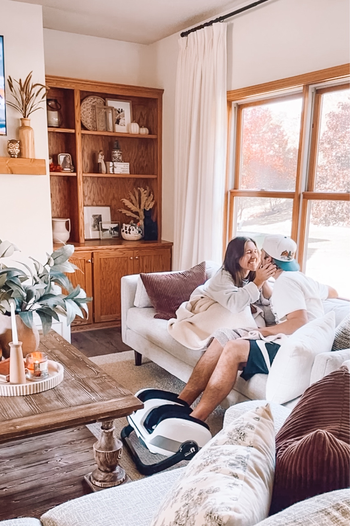 Living room decor & game day outfits in todays Reel!

Home decor 
Couches 
Curtains
Pillows
Game day outfit, NFL gear
Foto massager, gifts for him
Gifts parents, amazon gift idea 

#LTKstyletip #LTKSeasonal #LTKhome