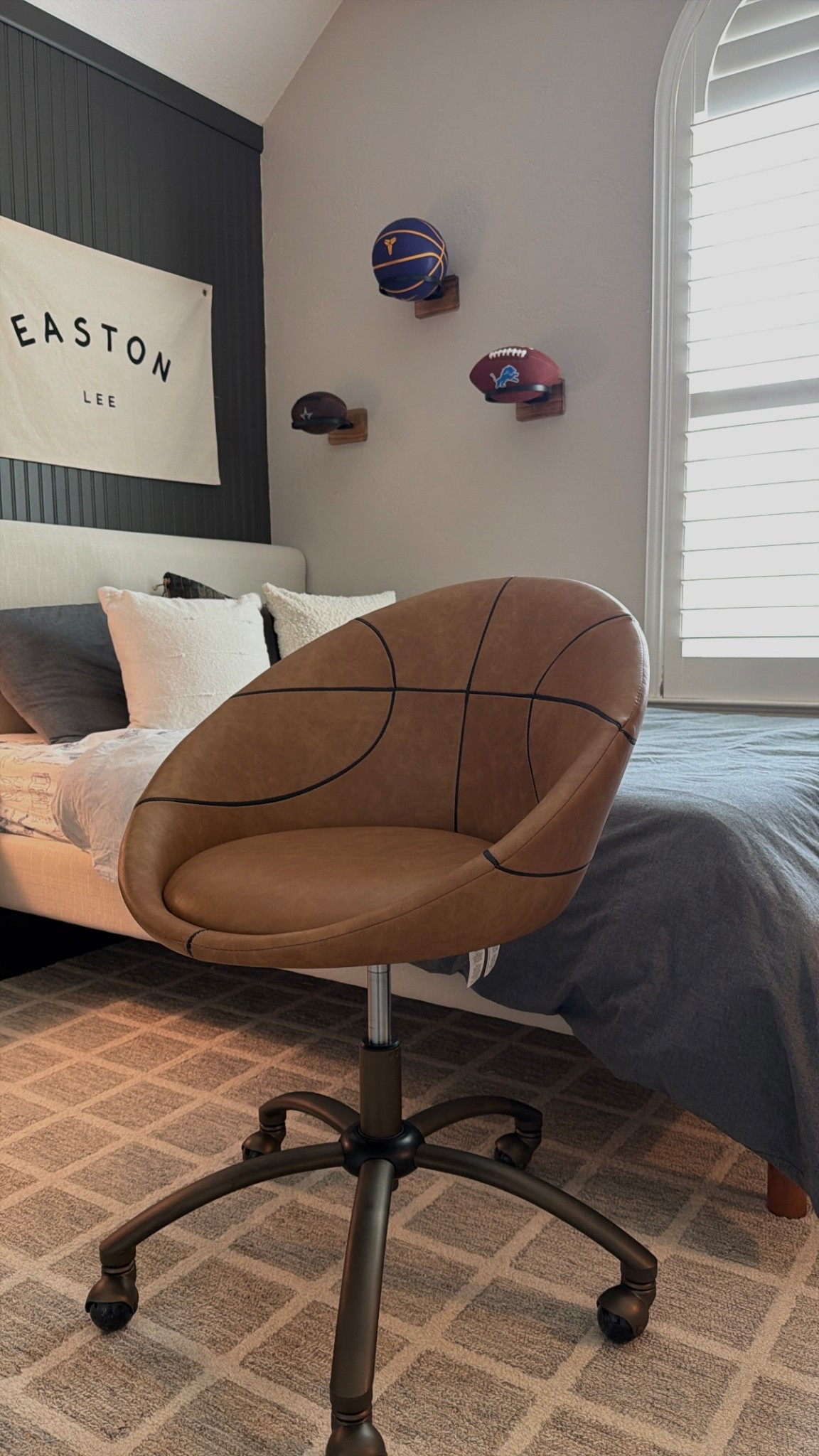 The cutest kid’s desk chair I ever did see 😍. A few different sports options available!

Pb Teen, Pottery Barn, boys room, kids desk 

#LTKHome #LTKKids