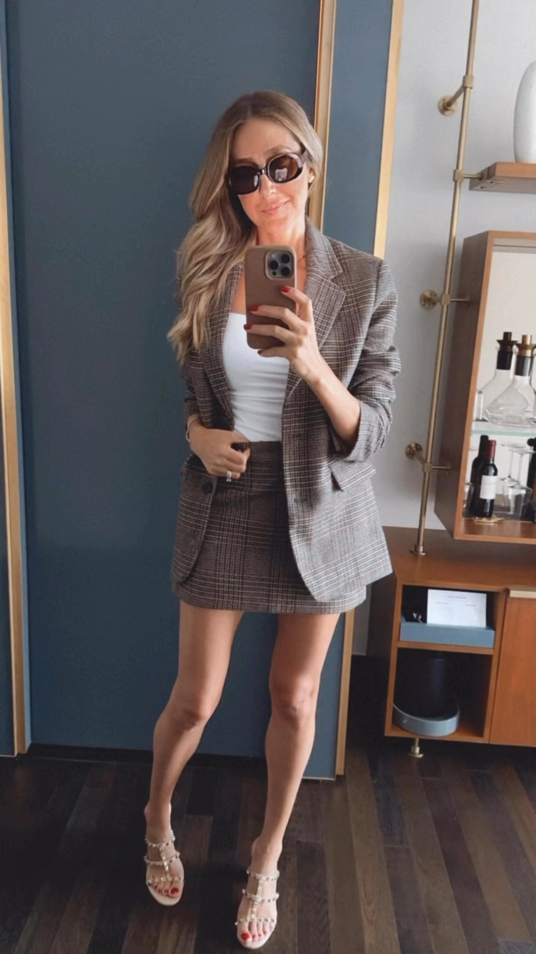 Cute and chic dynamite outfit 
Runs tts , wearing a size small 



#LTKSeasonal #LTKU #LTKStyleTip