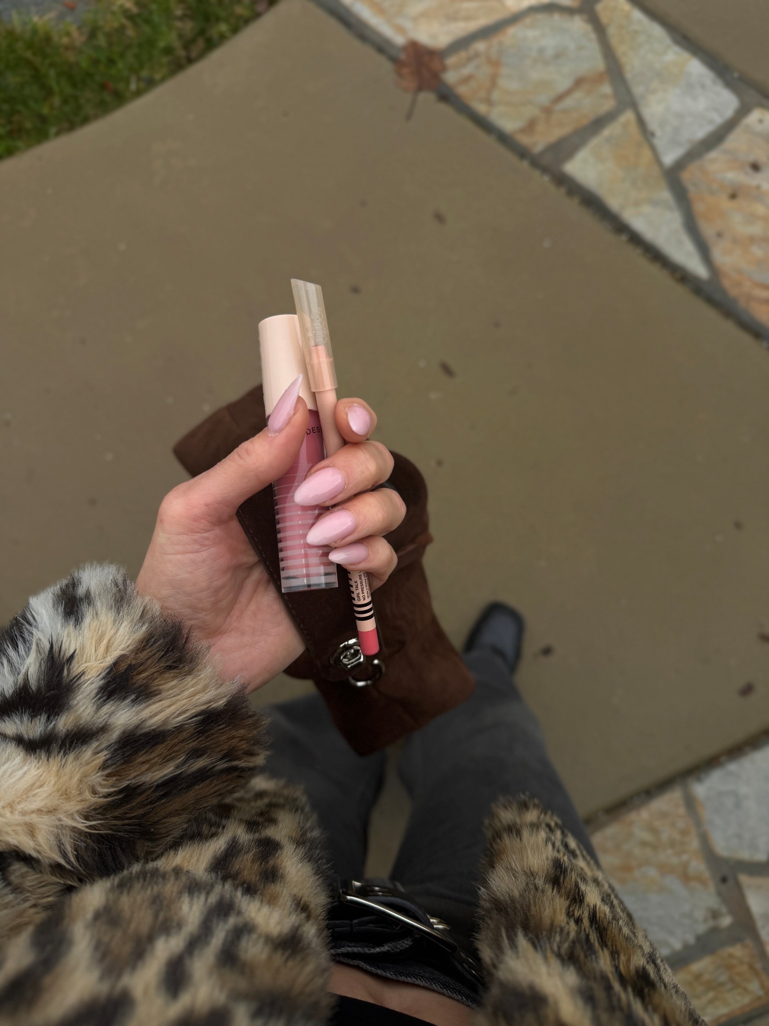 Best lip combo and brown bag 

#LTKmorningroutine #LTKgrwm #LTKBeauty