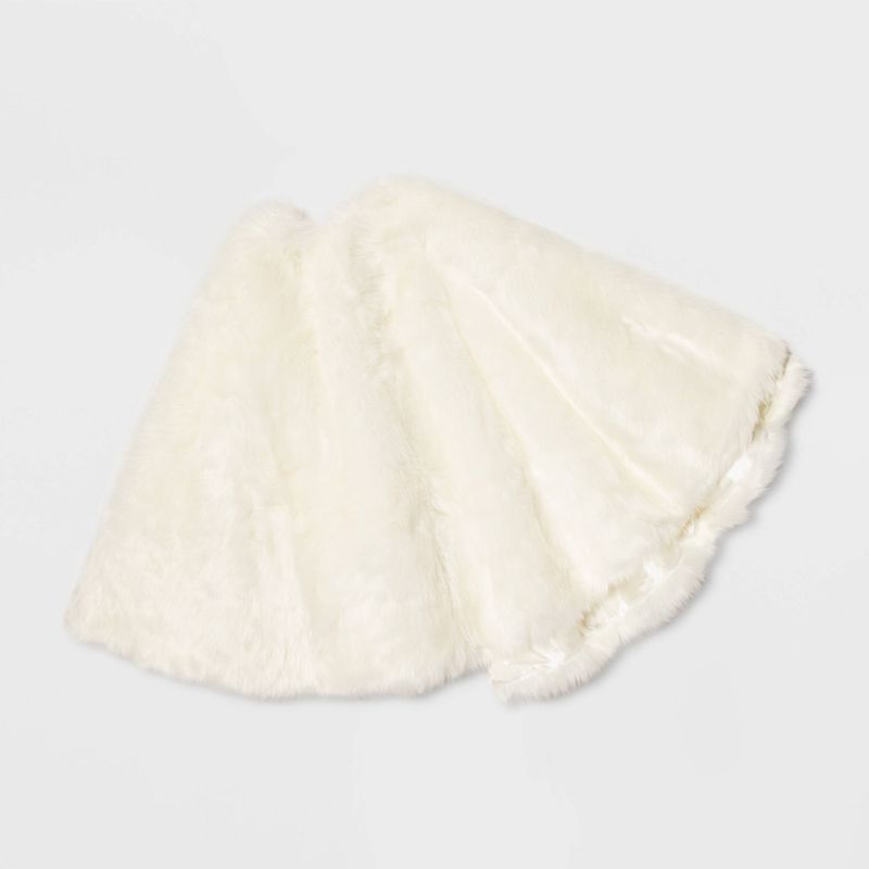 48&#34; Faux Fur Tree Skirt White - Wondershop&#8482; | Target