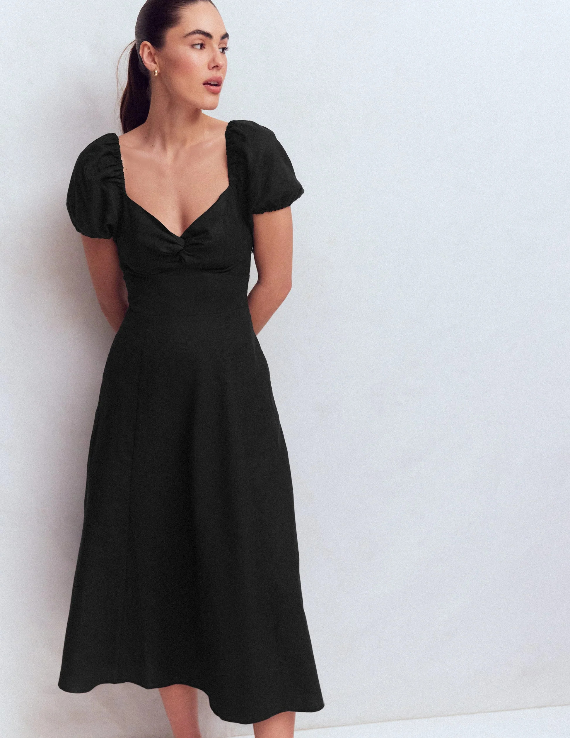 Kleid aus Leinenmischgewebe mit Twistdetail vorne-Schwarz | Boden DE