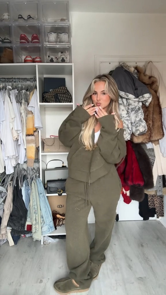 GRWM for a Sunday roast (hungover edition 🙃) 🫶🏼

Comfy outfit, cosy outfit, tracksuit, joggers, sweatpants, hoodie, sweatshirt, jumper, autumn outfit, winter outfit

#LTKwinter #LTKautumn #LTKuk