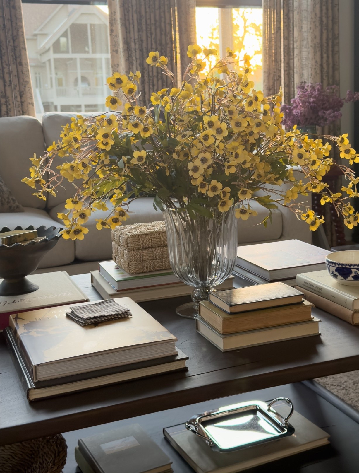 Coffee table styling for spring 💛