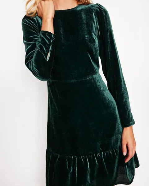 Velvet 

This season’s IT fabric. On trend for this NYE party season.

#shopdeescloset #shopaholicscloset

#LTKHoliday #LTKStyleTip #LTKParties