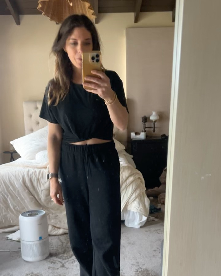 Cute black sandal for Mom summer! On sale! 