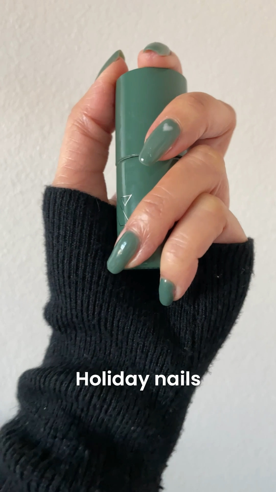 Holiday nails / fall nails / winter nails 

#LTKselfcare #LTKBeauty #LTKGiftGuide