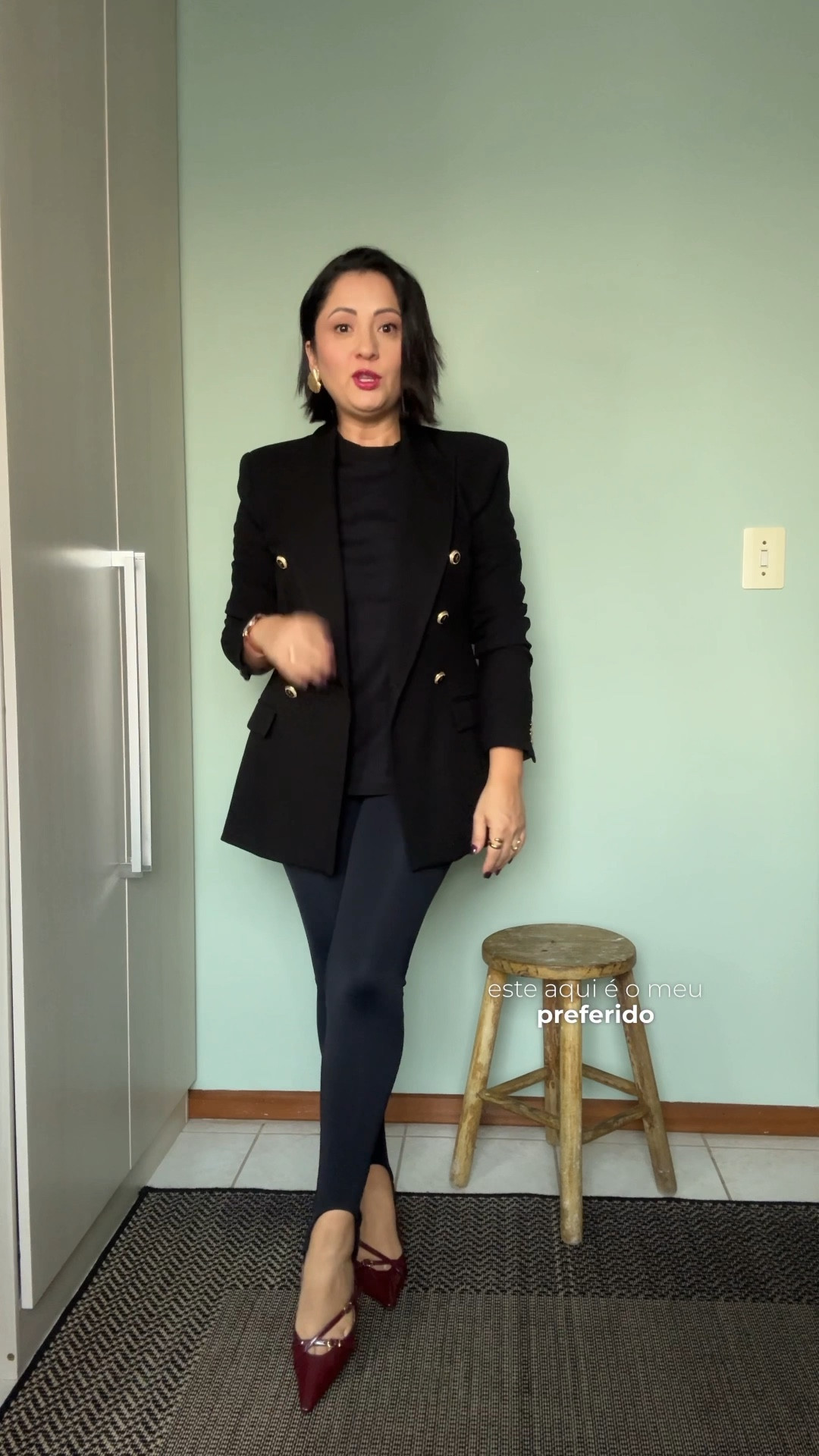 Legging com pezinho - ama ou odeia? 

Ela foi sucesso nos anos 80 e 90 e está de volta. É uma peça que transita bem entre looks mais casuais e também nos fashionistas. A dica é sempre optar por modelagem e tecidos bons, que não irão marcar demais. 

#LTKVideo #LTKU #LTKstyletip