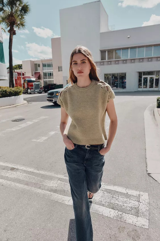 Plain knit jumper with round neck and short sleeves. Eyelet detail on shoulders. | Zara US