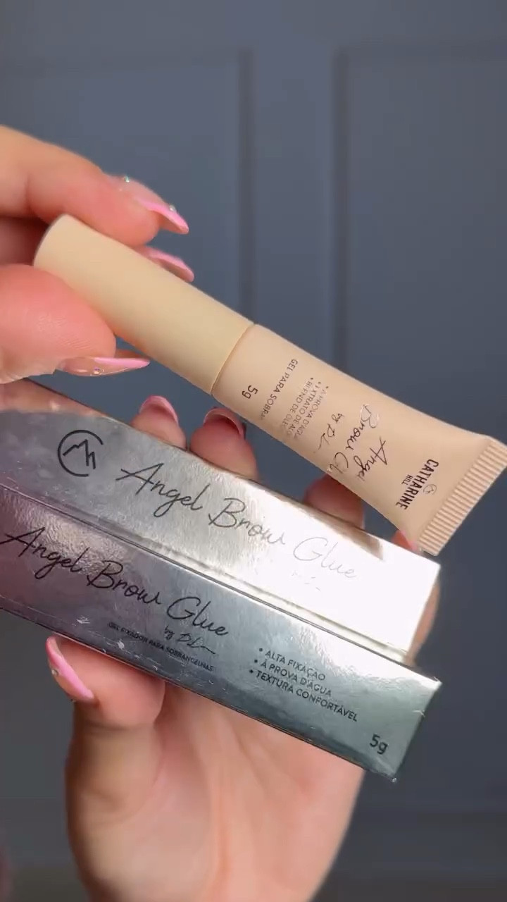 SIM, É A MELHOR QUE JÁ USEI! 

Obrigada @ivegotts por me influenciar e obrigada @catharinehilloficial por criar esse HIT ✨

Tem no link da bio na aba 📲 Minhas indicações ✨
.
.
.
#cabelo #maquiagem #makeup #sobrancelhasperfeitas #sobrancelhas #eyebrows #browlamination
