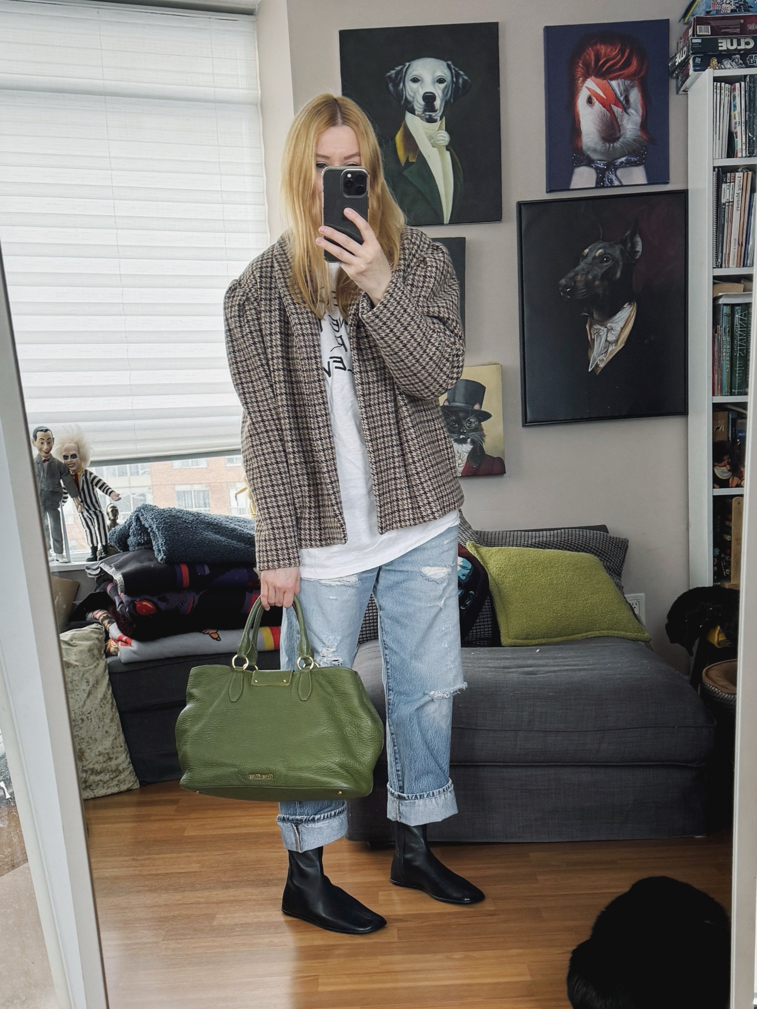 Everyone in my house is sick except me and I keep playing the game of, "is my throat sore or am I overthinking?"
Everything is secondhand and/or vintage except the boots.

•
#winteroutfit #fendisilvana #wintertrends #torontostylist #StyleOver40  #secondhandFind #fashionstylist #slowfashion #vintagestyle #fringejacket #FashionOver40  #vintagestyle #genX #genXStyle #shopSecondhand #genXInfluencer #genXblogger #secondhandDesigner #Over40Style #40PlusStyle 


#LTKShoeCrush #LTKOver40 #LTKStyleTip