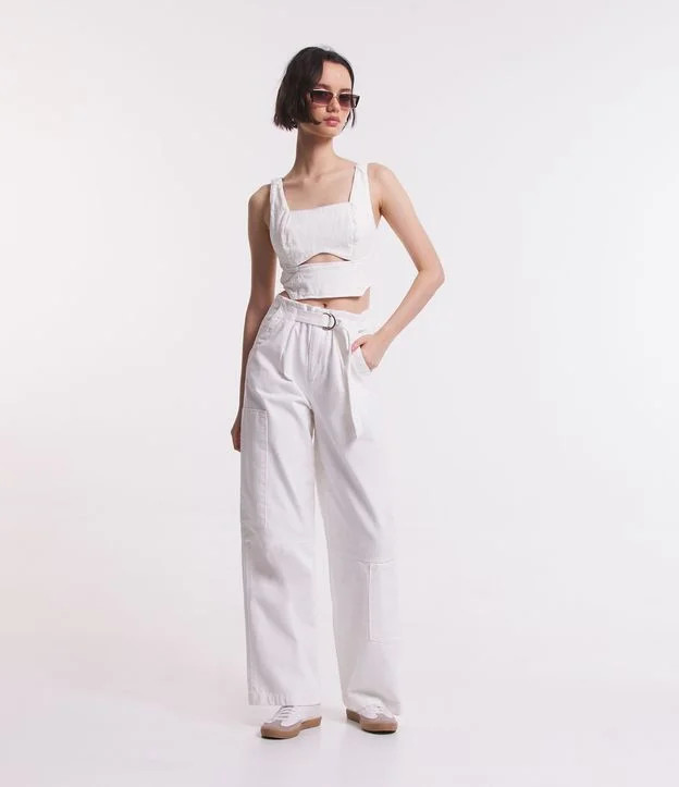Calça Wide Leg em Sarja com Cinto e Bolso Cargo Branco | Renner (BR)