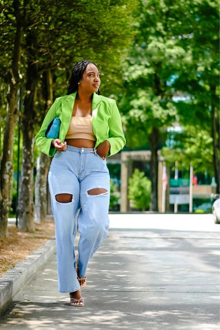 Spring cropped blazers. 🌸💚

#ltkspring #sringtrends #spring2023 #springtime #hm #croppedblazer #springblazer #findsunder50 #streetfashion

#LTKstyletip #LTKunder50