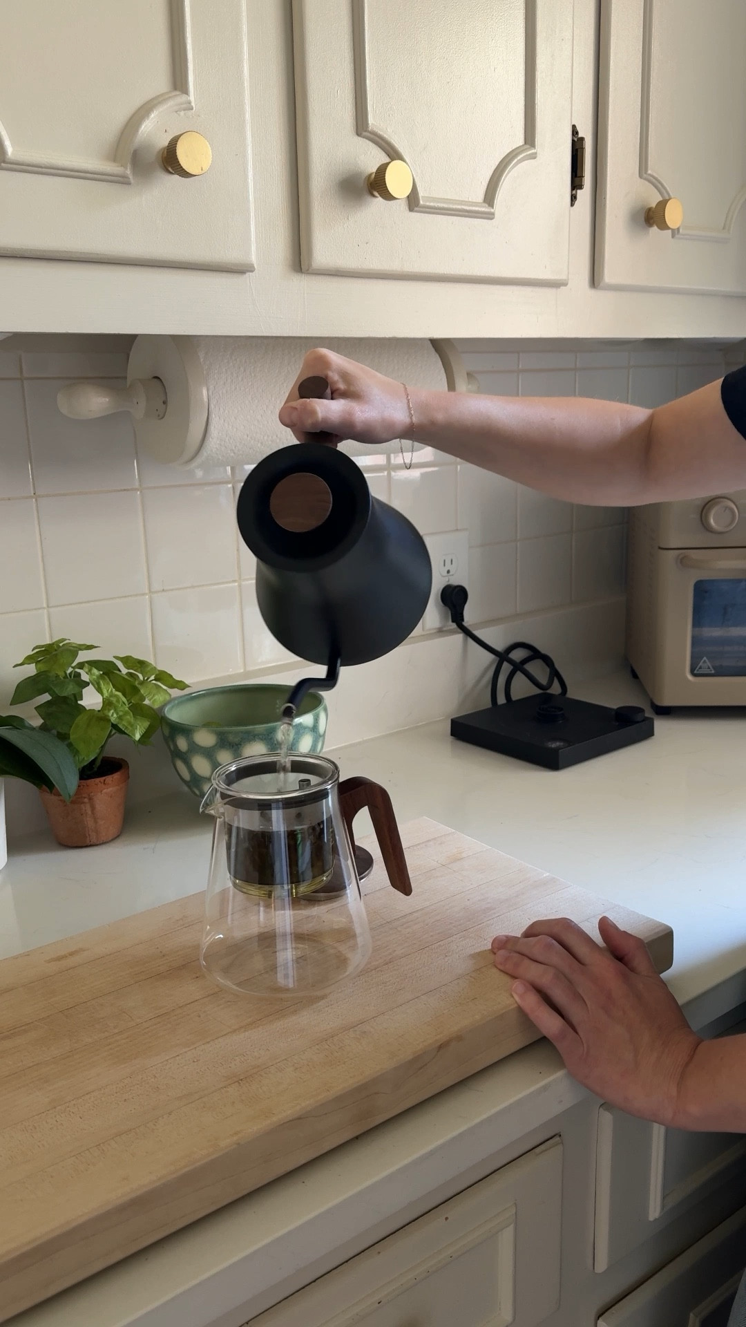 Brew the perfect cup of loose leaf tea every time with this aesthetic magnetic tea pot 👌🏼☕️🫖

#LTKGiftGuide #LTKFindsUnder50 #LTKHome