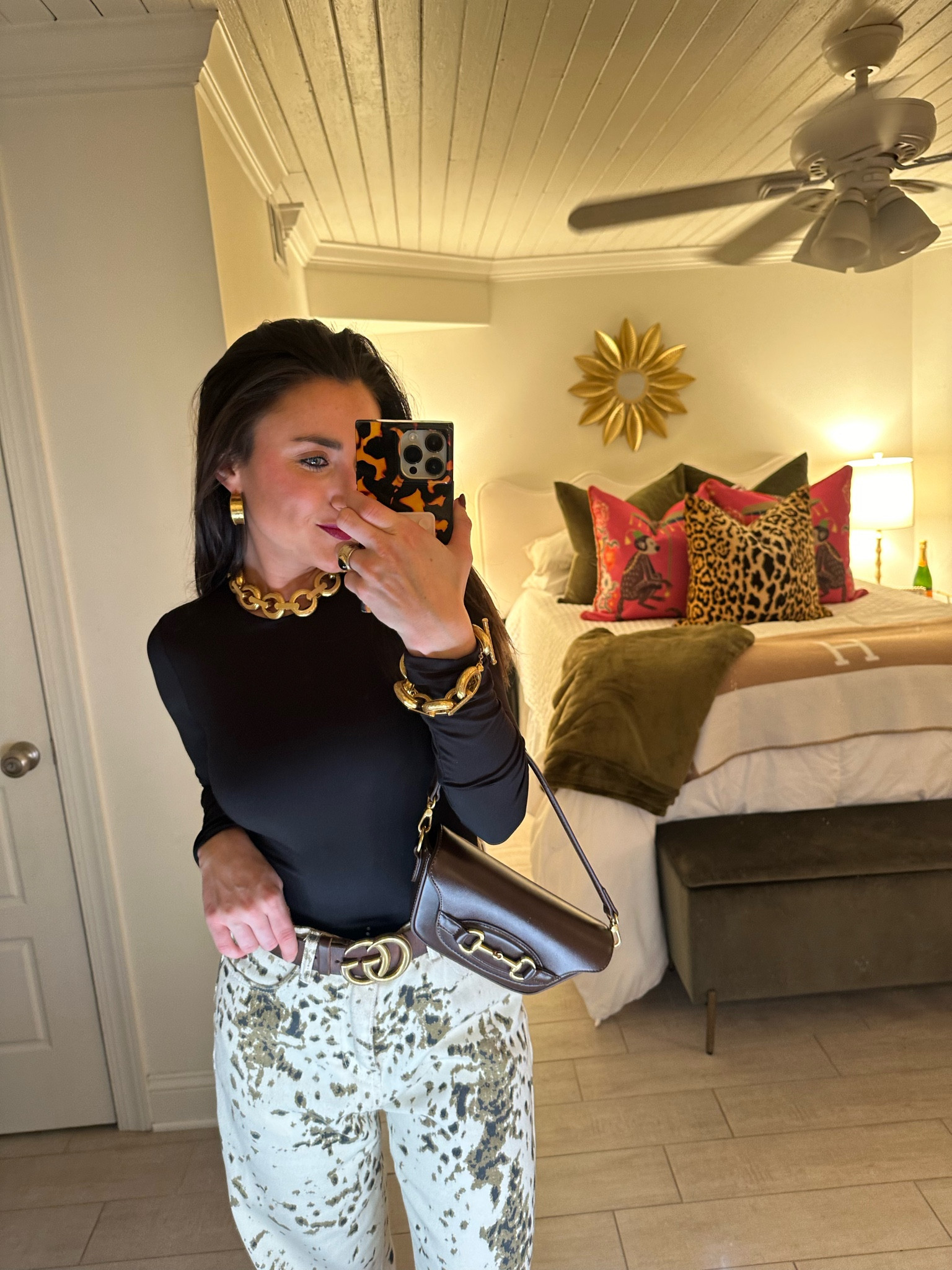 This bag>>> it’s giving Gucci but $88 instead of $2088!! It’s sold out so get on waitlist!!! I tried to link some similar ones! Also these jeans were a HITTT so many compliments!!

#LTKFindsUnder100 #LTKStyleTip #LTKItBag