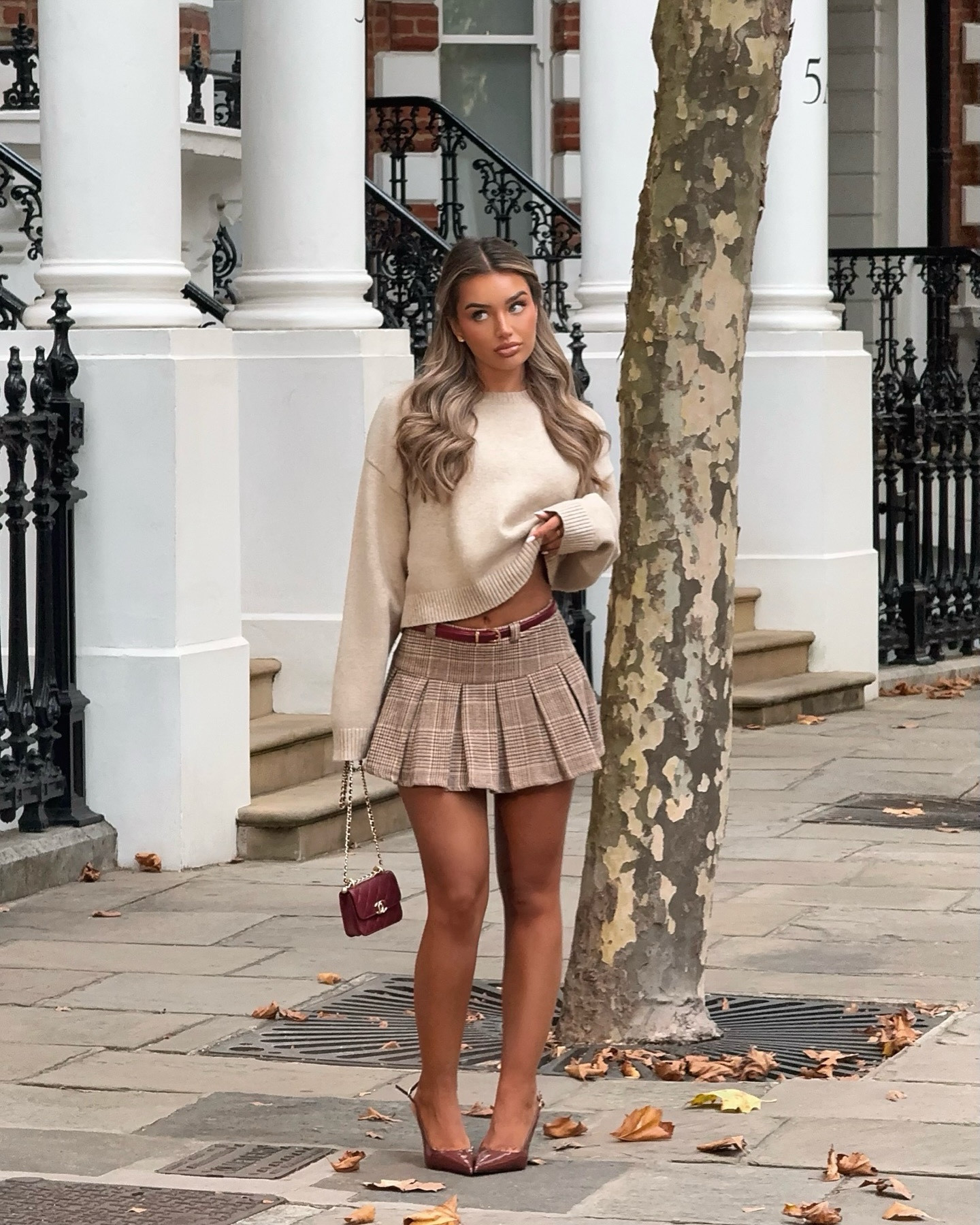 hello AUTUMN ✨🫶🤍 i am kind of obsessed with this hint of red?! andddd i am so ready for my autumn pics 🫶 how cute is this mini skirt?! 

my 15% peppermayo discount code is ‘lucinda15’ 🩷



#LTKuk #LTKeurope #LTKautumn