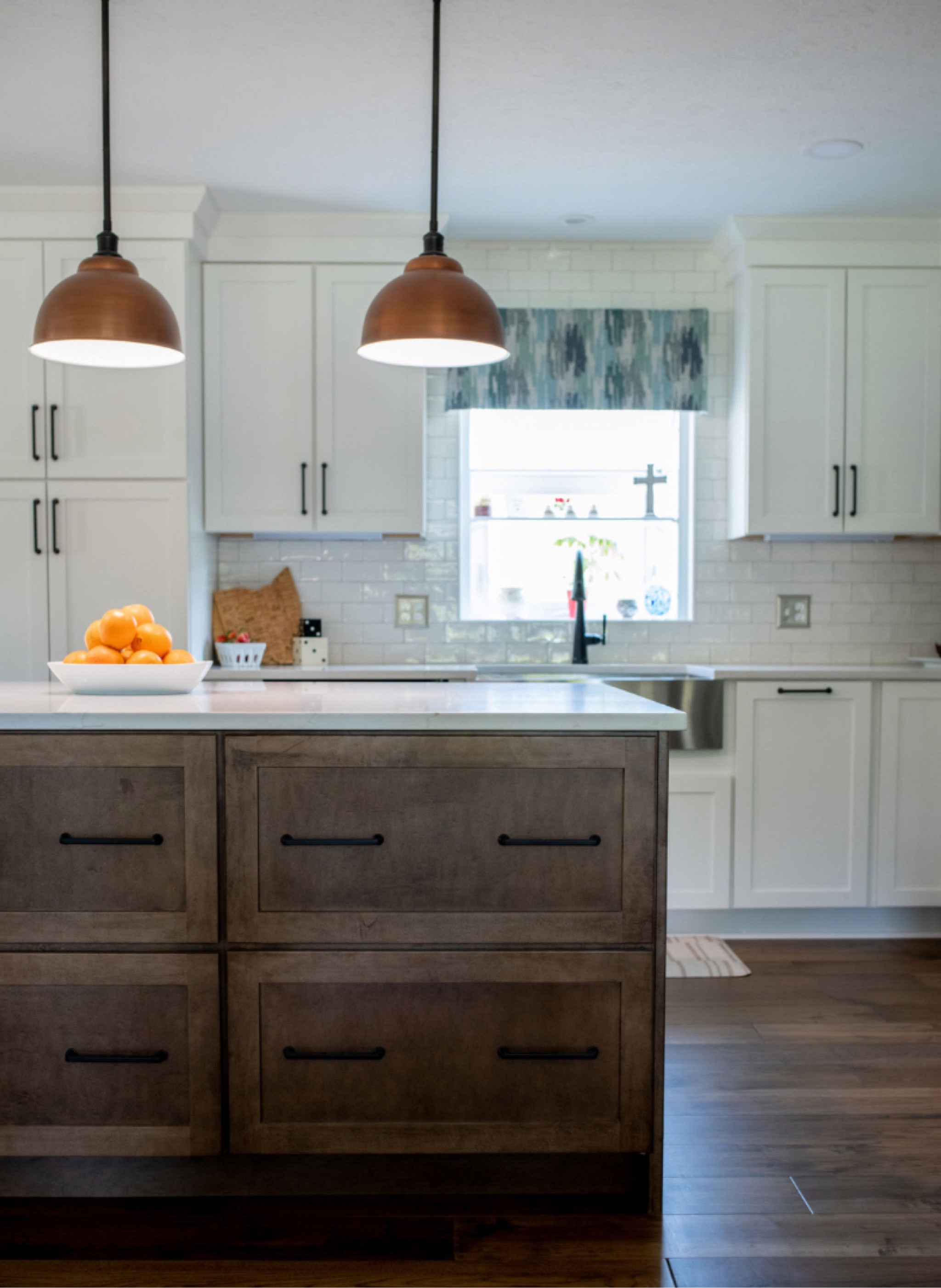 Mixing white and wood cabinets for a classic feell

#LTKhome #LTKstyletip