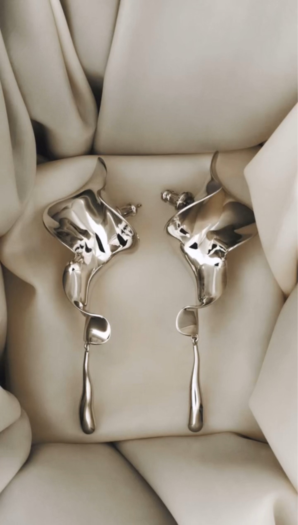 Luxury gifting 🩶

𝐻𝒾𝒾𝒾, 𝓁𝑜𝓋𝑒𝓁𝓎! 𝐹𝑜𝓁𝓁𝑜𝓌 𝓂𝓎 𝓈𝒽𝑜𝓅, 𝒶𝓃𝒹 𝑔𝑒𝓉 𝓂𝓎 𝑒𝓍𝒸𝓁𝓊𝓈𝒾𝓋𝑒 𝒶𝓅𝓅-𝑜𝓃𝓁𝓎 𝒸𝑜𝓃𝓉𝑒𝓃𝓉! 𝒮𝑜 𝑔𝓁𝒶𝒹 𝓎𝑜𝓊'𝓇𝑒 𝒽𝑒𝓇𝑒. 

chic, aesthetic, trending, stylish, minimalist style, affordable, home, decor, interior design, beauty, ootd, dupe, look for less, y2k, Amazon, Amazon fashion, Amazon finds, Amazon home, Amazon style, holiday, seasonal, decor, decorations, Christmas, Christmas decorations, Christmas outfit, Christmas dress, winter fashion, winter style, New Year’s Eve, family photos, winter outfit, winter home #gucci #khaite #jewelry #bag #boots cuff wallet keychain sunglasses gloves earmuffs belt scarf 

#LTKStyleTip #LTKHoliday #LTKGiftGuide