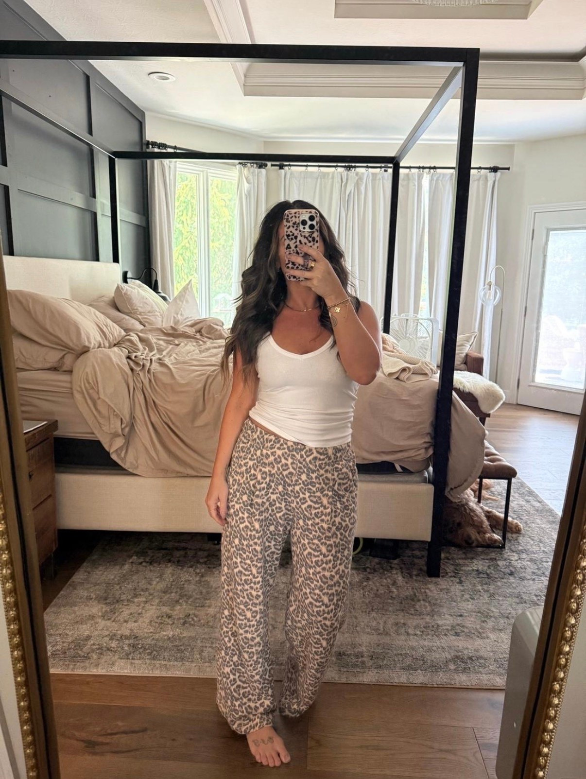 I’ve been living in these pants

#LTKootd #LTKgrwm #LTKSeasonal