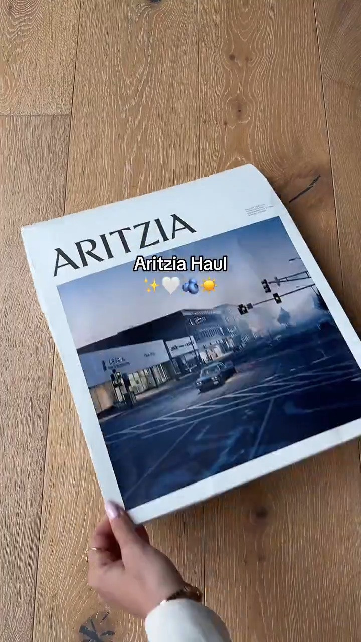 Aritzia new arrivals 🛒 I will post a try on soon! I have have these linked on my LTK 🖤

@Aritzia