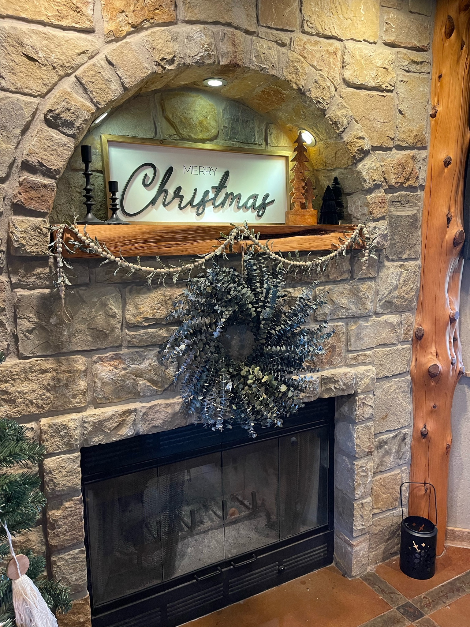 Farmhouse Christmas Decor 

#LTKHome #LTKSeasonal #LTKHoliday