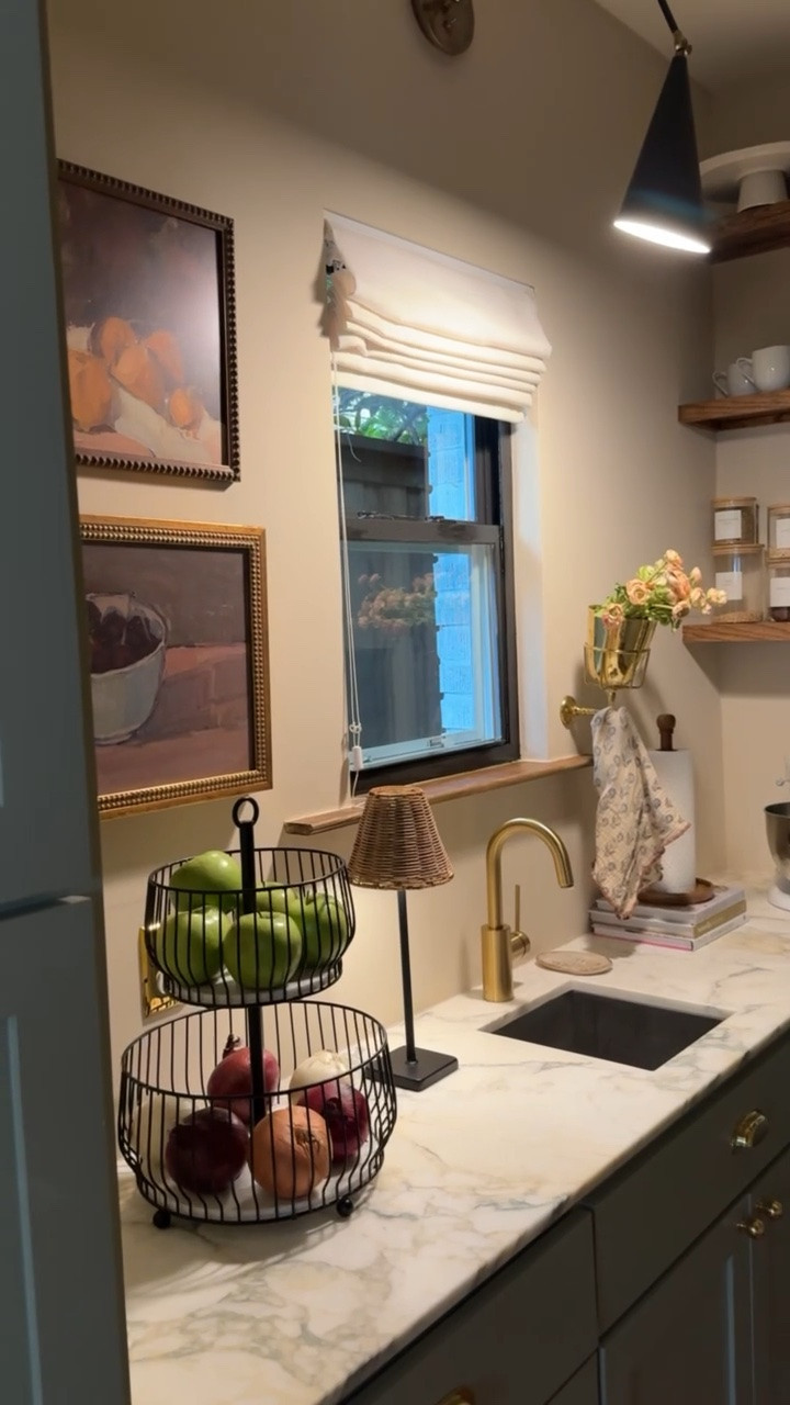 My Butler's Pantry🍋
Butlers pantry/ kitchen decor/ pantry decor/ home decor / kitchen appliances/ kitchen organization/ pantry organization


#LTKFamily #LTKHome #LTKWatchNow