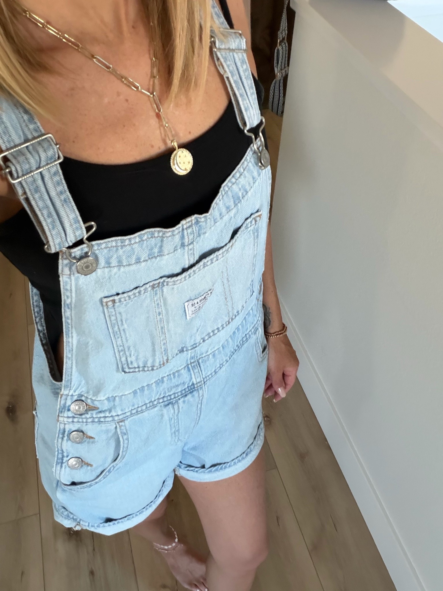 my fav overalls. size XS

#LTKootd #LTKgrwm #LTKSaleAlert
