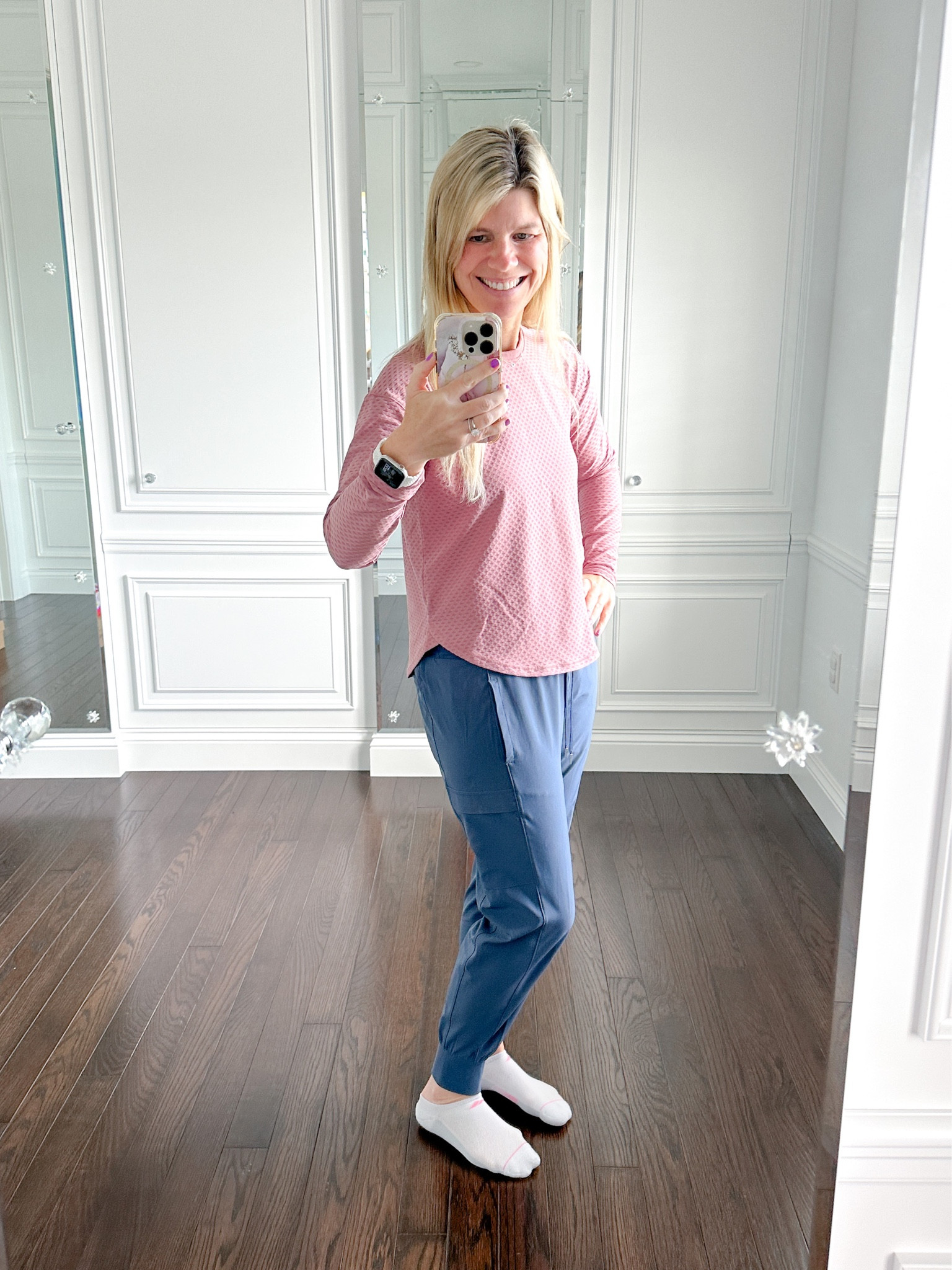 Comfy fall top and joggers.

#LTKSeasonal #LTKfitness