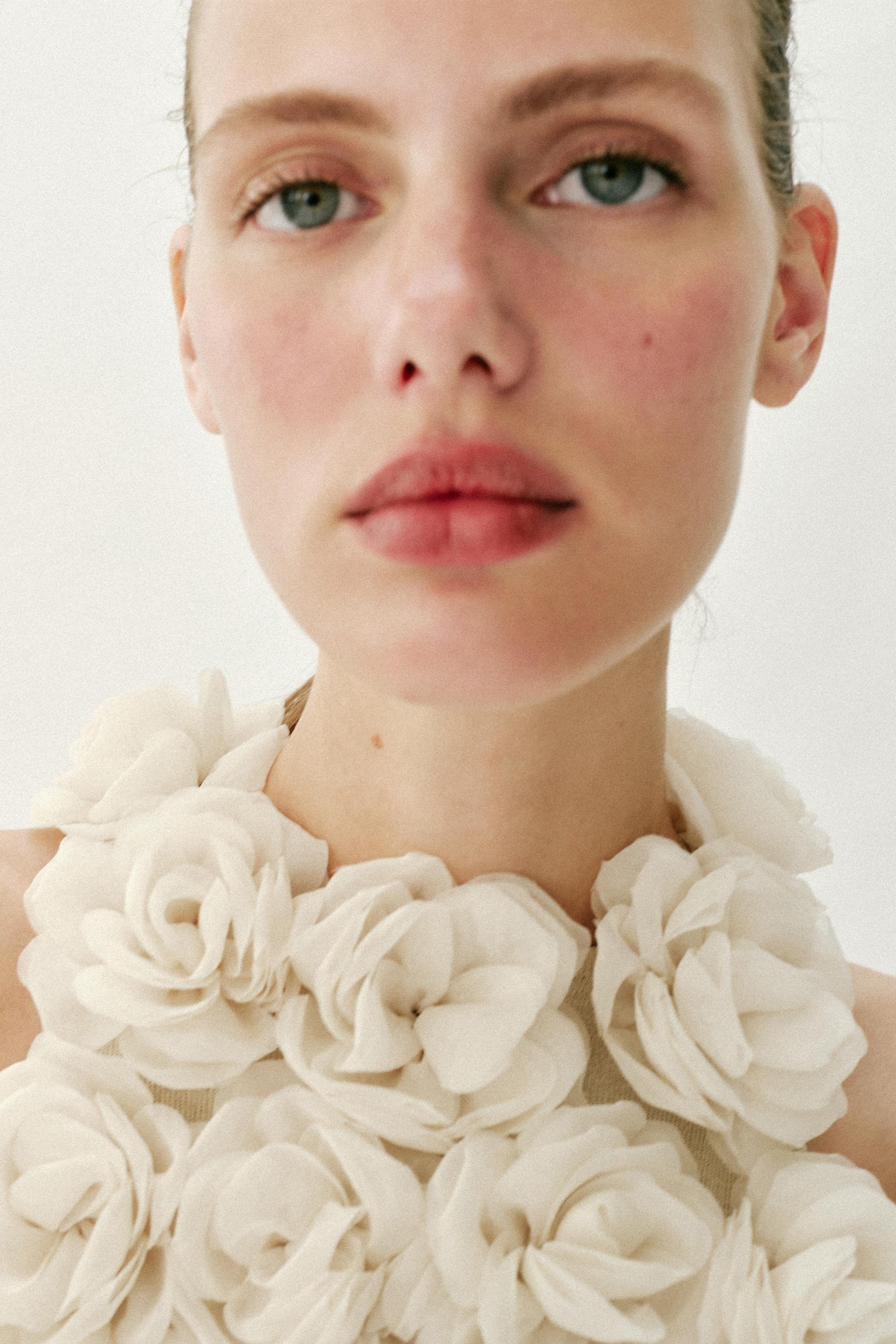FLORAL TEXTURED KNIT HALTER TOP | Zara US