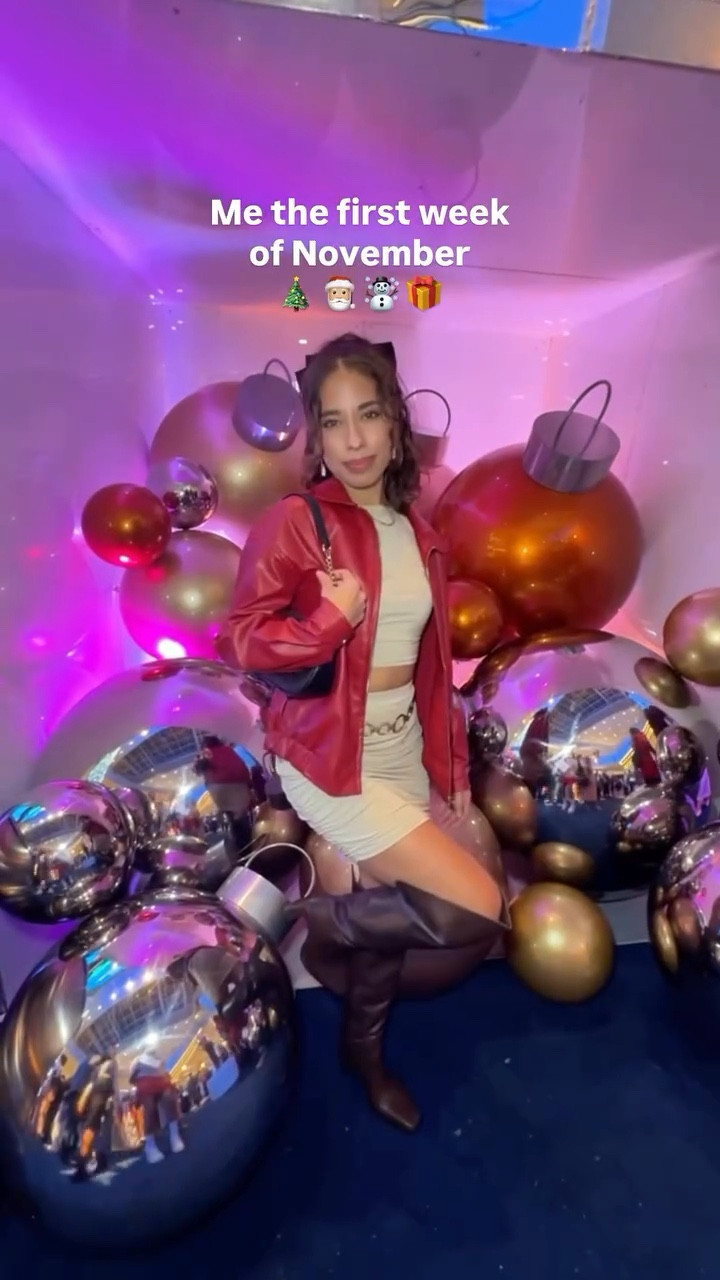 Just me? 🫣 I’m ready for the cozy holidays and the themed outfits, decor, and movie marathons 🎄🤍

#holidays #holidayseason #christmas