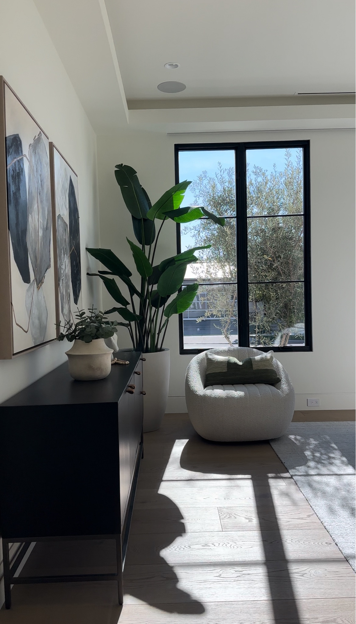 My fave faux greenery 🌿😍

#LTKHome #LTKHoliday #LTKSeasonal