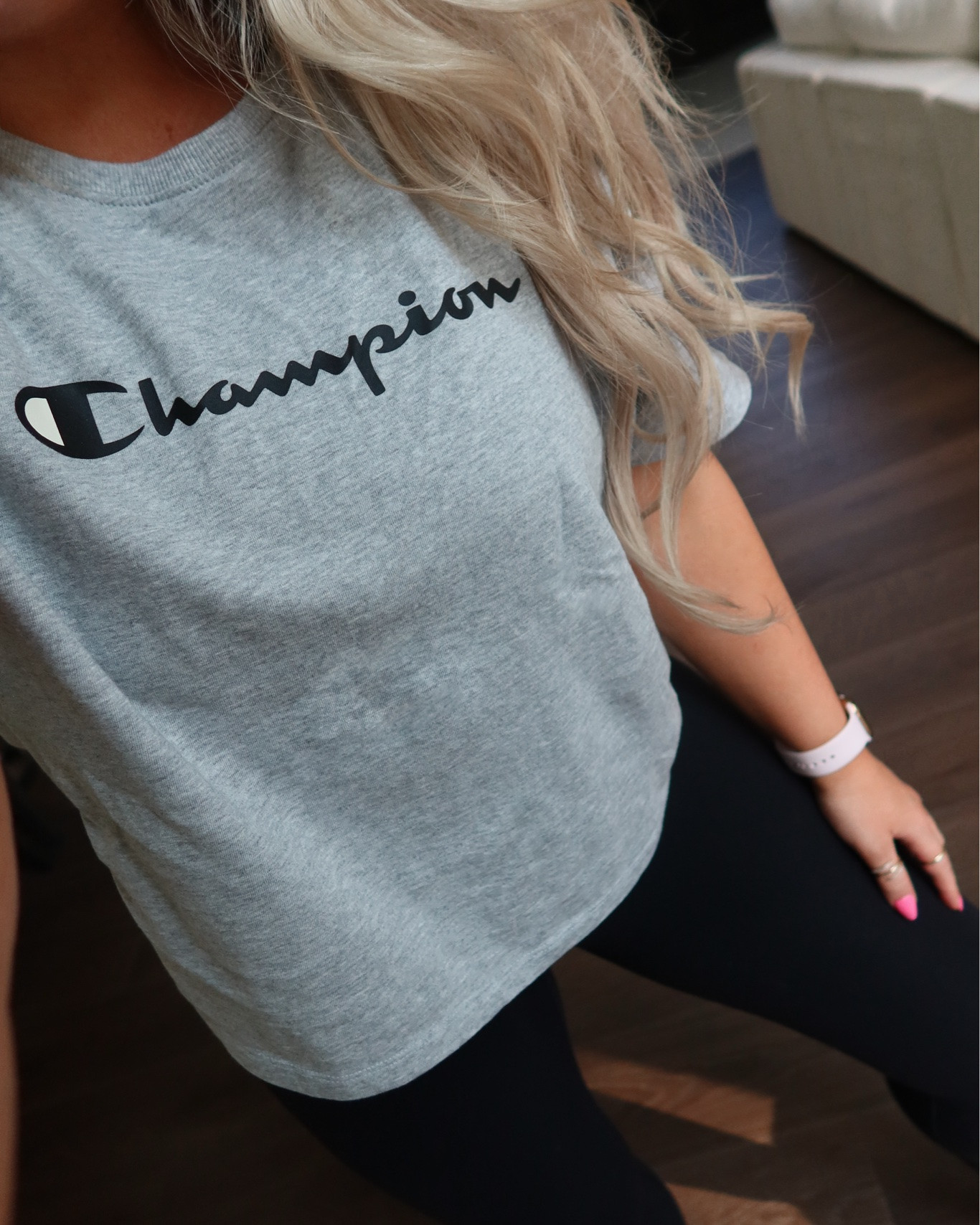 Love this crop tee! Great quality and so inexpensive! Comes in so many colors!