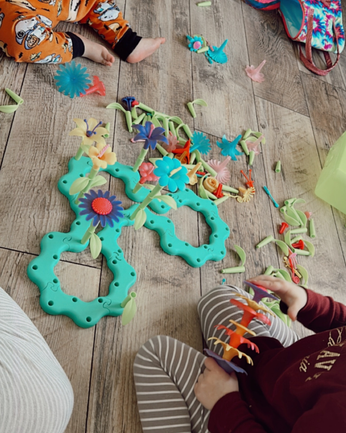 Stackable flowers are the kiddos favorite thing to do lately! 🌼