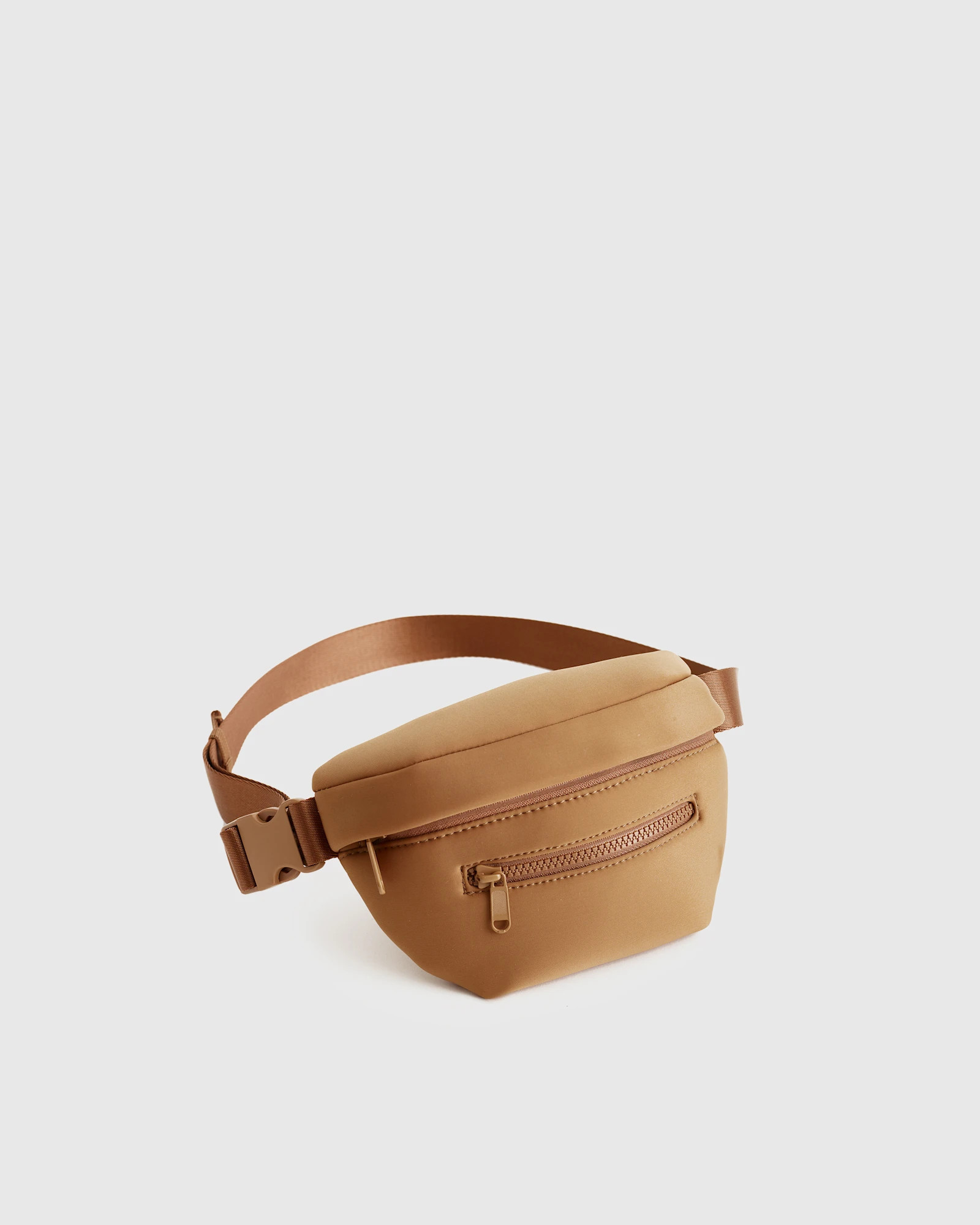 Quince | Women's All-Day Neoprene Belt Bag in Mocha | Quince