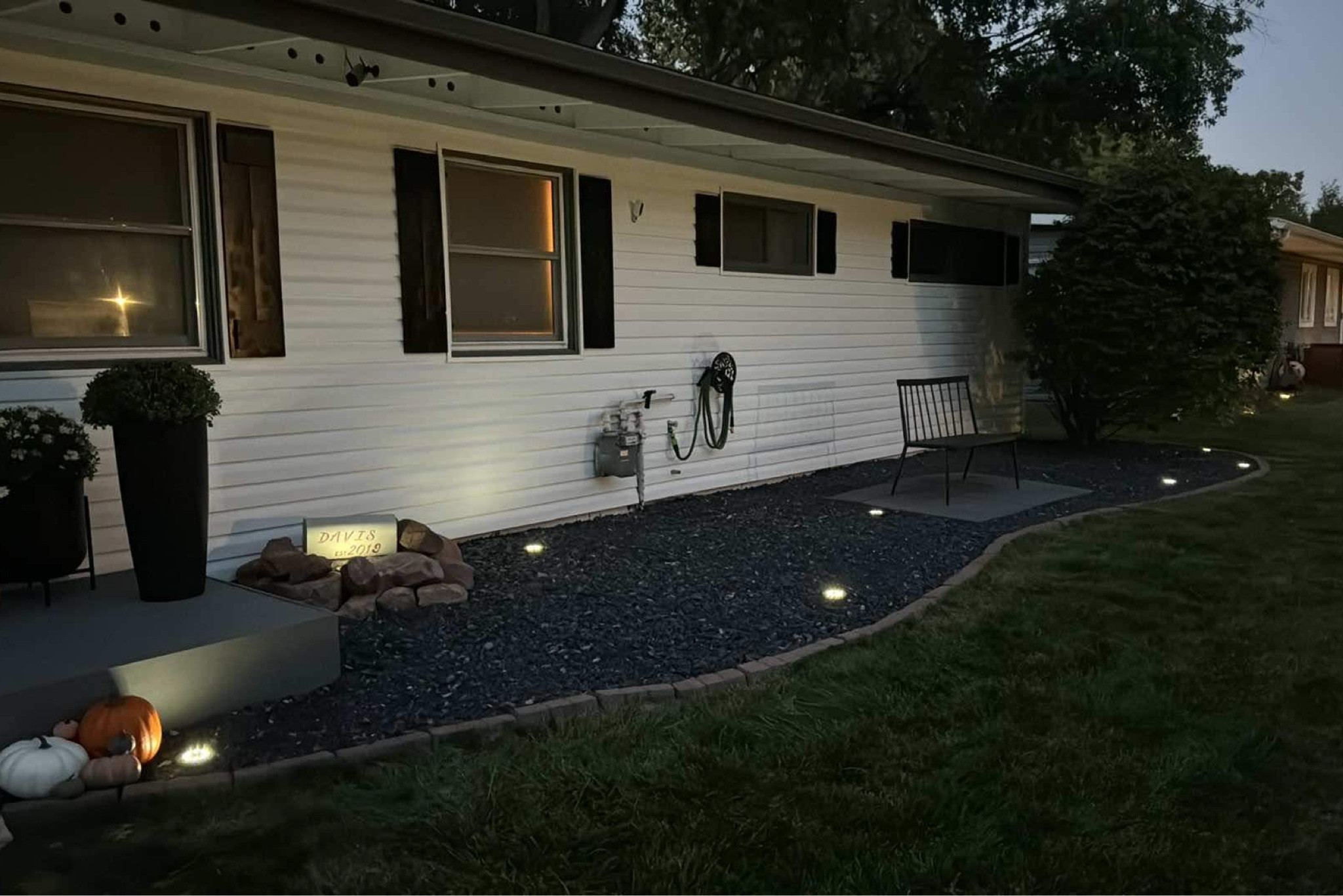Our landscaping lights are 30% off right now! Solar lights and come in a pack of 12!


Amazon finds
Home finds
Home decor
Landscaping lights
Solar lights
Outdoor finds


#LTKSaleAlert #LTKSeasonal #LTKHome