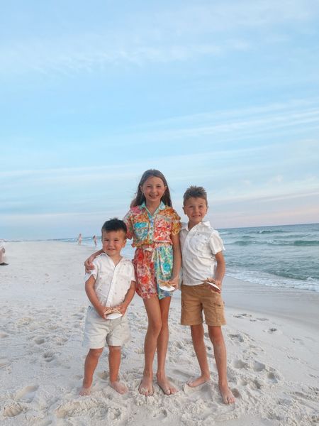 Kids beach vacation outfits 