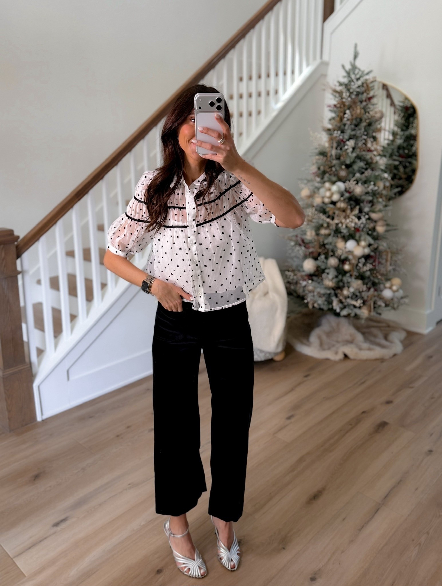 Neutral look, perfect for a holiday party or Christmas Day 🖤
Holiday party look, elevated casual, chic style, monochrome look, annabrstyle




#LTKSeasonal #LTKootd #LTKHoliday