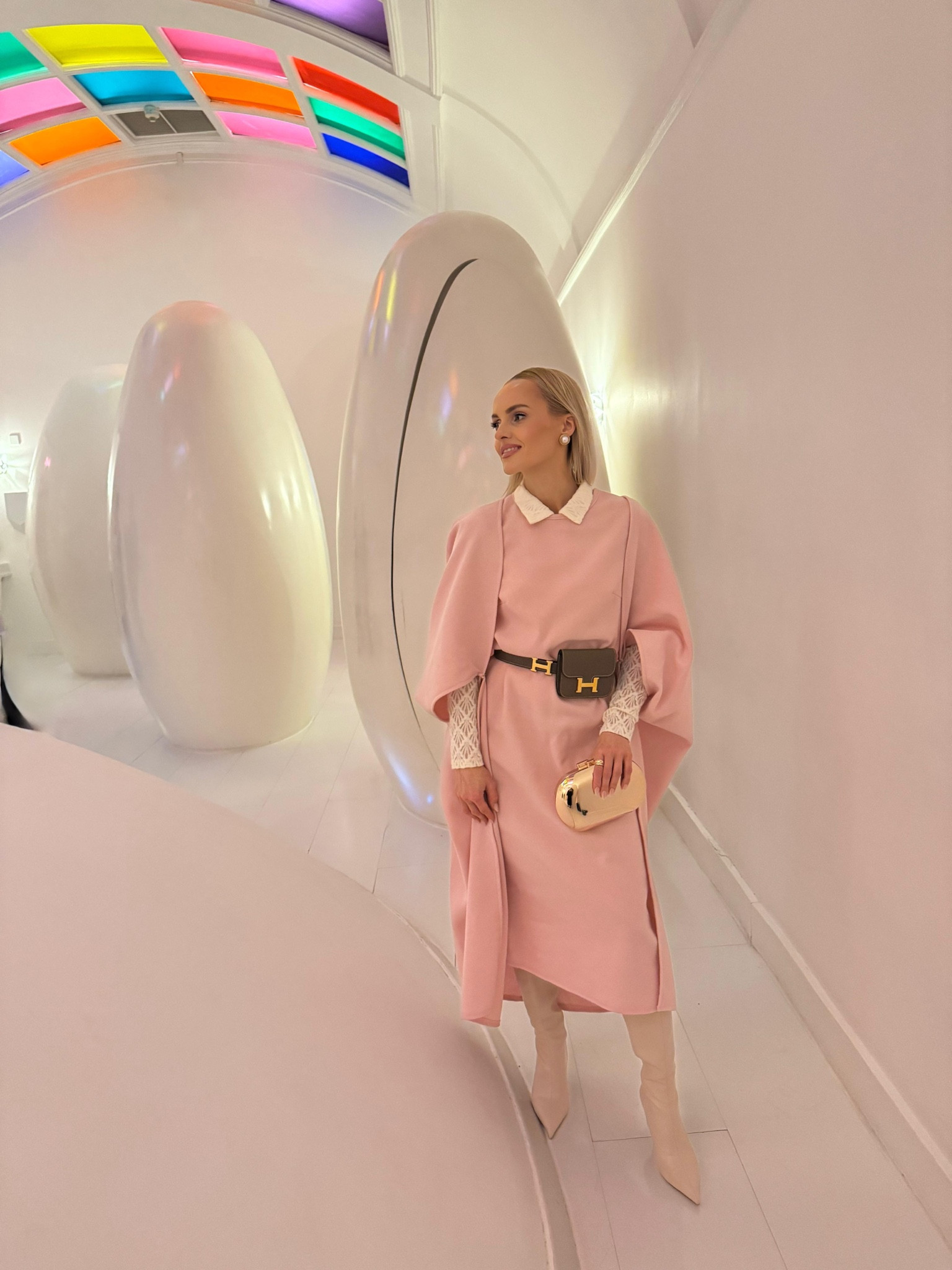 Winter to Spring transitional look!

Brighten up your winter wardrobe for Spring. Sugar colours or pastels in baby pink, baby blue and soft yellow are going to be one of the biggest trends for the Spring 20225.

Vintage Chanel earrings, Rihoas Official blouse, Shop Style sale dress & cape, Hermès belt , Rita Ora collection clutch, Zara boots.


#LTKspring #LTKeurope #LTKFashionMonth