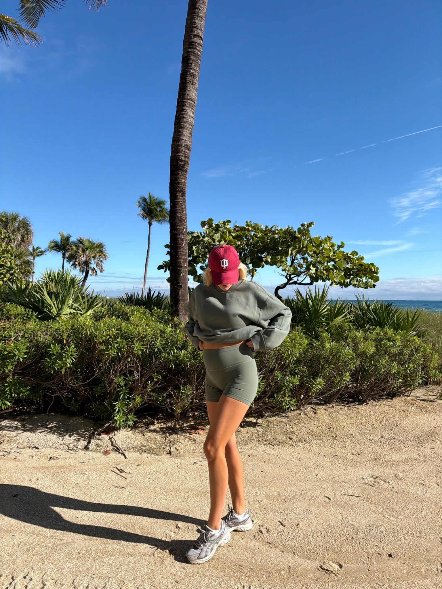 Wearing a 6 in shorts (6” - willow leaf), 4 in sweatshirt, 10 in top (willow leaf),  shoes run tts! #kathleenpost

Workout wear, athleisure, walk outfit, bump outfit, bump friendly, maternity outfit 