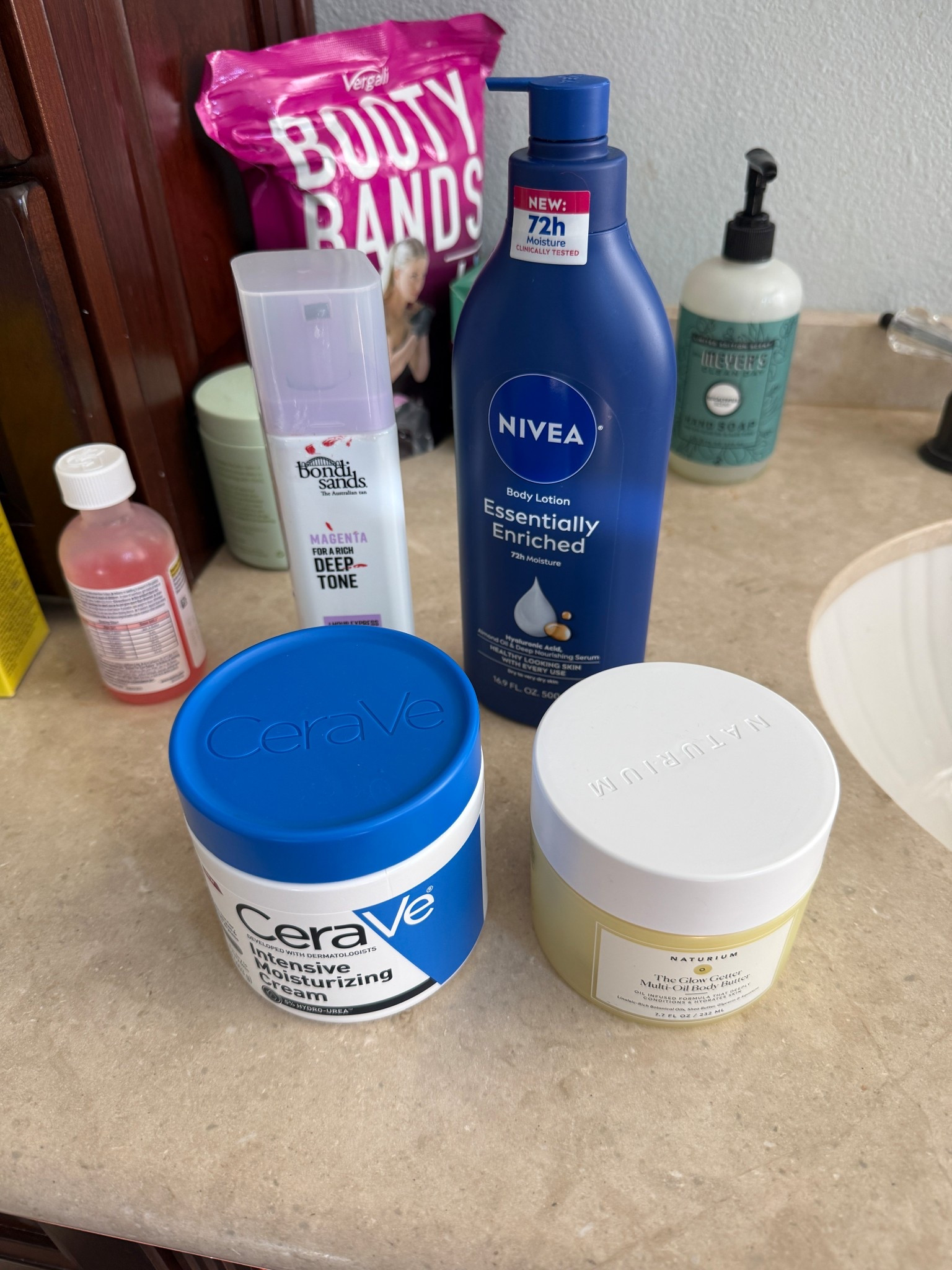 4 skincare essentials this winter and my new booty bands 🍑

#LTKmorningroutine #LTKmomlife #LTKselfcare
