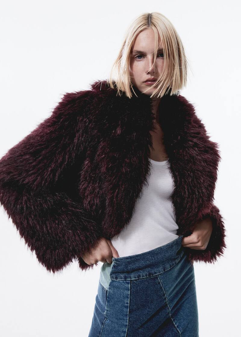 Veste courte fausse fourrure -  Femme | Mango France | MANGO (FR)